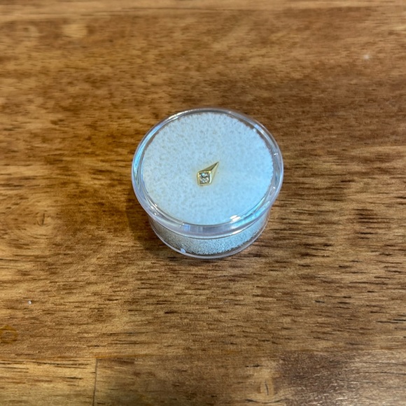 Buddha Jewelry - Chelsea - CZ - Threadless End - 14K Yellow Gold - Picture 2 of 4